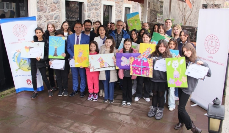 Ailem İzmir Projesi Kapsamında Aile Katılımlı Sömestir Kolaj Atölyesi Düzenlendi