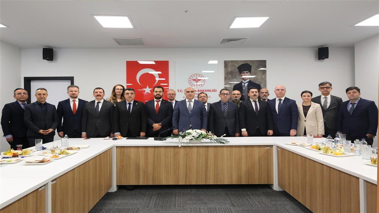 İzmir İl Sağlık Müdürü Doç. Dr. Ayhan Kul, 2025 Yılını Basınla Paylaştı